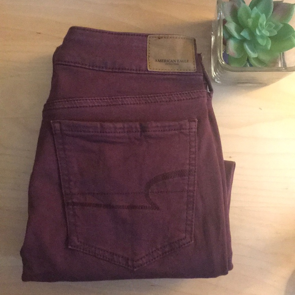 American Eagles Jeans Burgendy